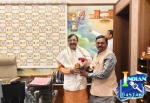 लंडनहून ‘कोहिनूर ऑफ इंडिया’ सन्मानाने गौरवलेले माजी मंत्री तथा आमदार मान. सुधीरभाऊ मुनगंटीवार यांचा चंद्रपूरात मा.खा. डॉ. अशोकजी नेते यांच्या हस्ते सत्कार_