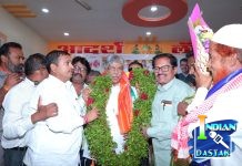 पत्रकारांच्या मुला – मुलींच्या करिअर साठी केलेल्या मदतीबद्दल मंत्री चंद्रकांत (दादा) पाटील यांचा बार्शीत पत्रकारांच्या वतीने सत्कार